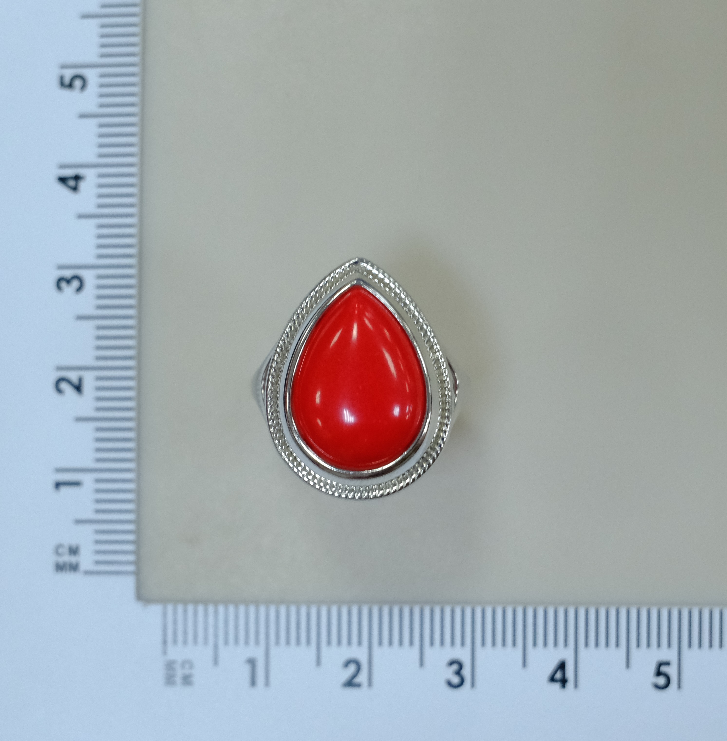 Серебряное кольцо с кораллом